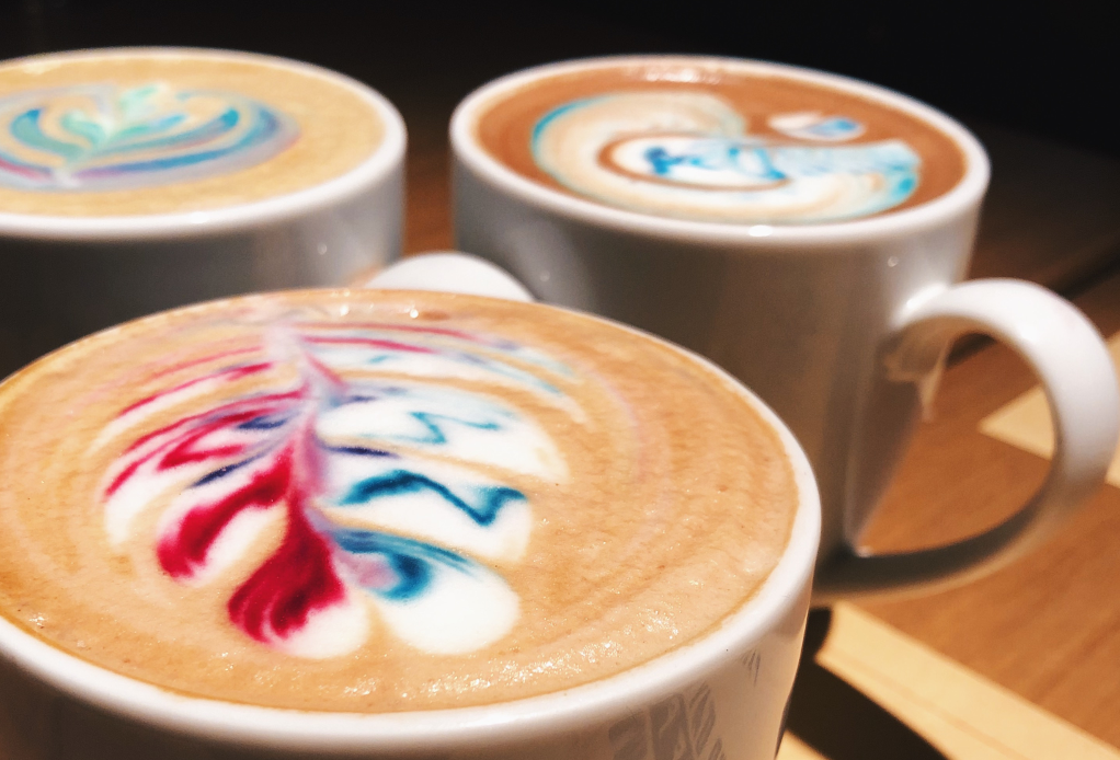 PADRE: latte art de colores y cerveza en un sólo lugar.